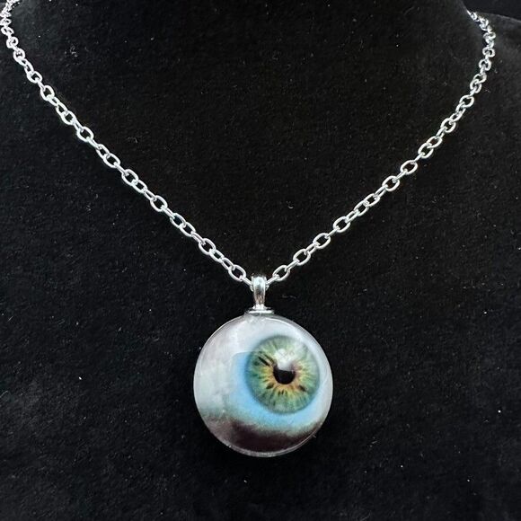 Gothic Green Eyeball Pendant Necklace Halloween Witchy evil eye 22 inches - Picture 1 of 11